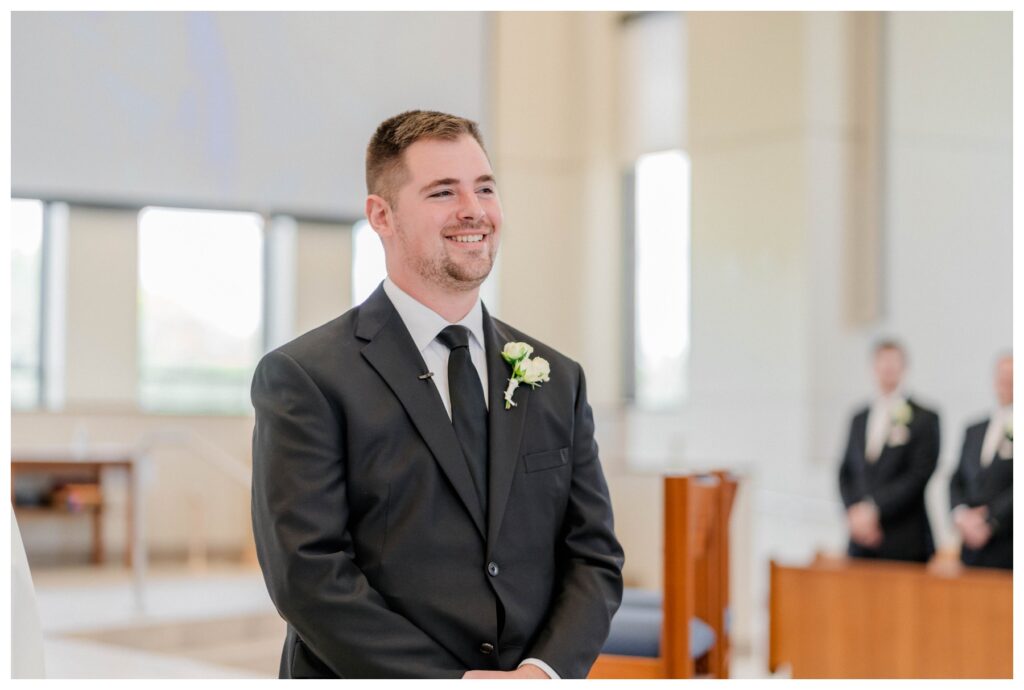 Mike seeing Hanah for the first time as she walks down the aisle 